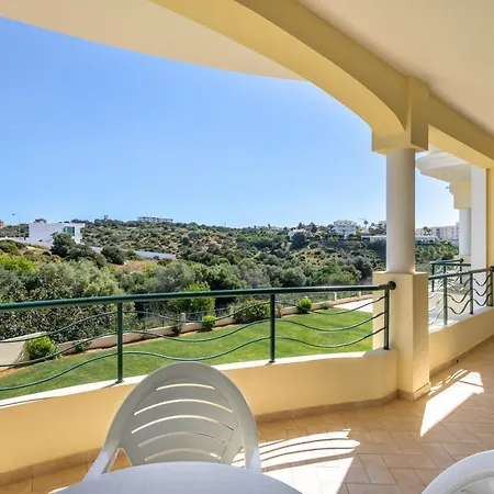 Bay Plaza Apartment *
